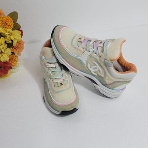 Chanel wool Calfskin CC Sneakers Multicolor size 37 willing to trade